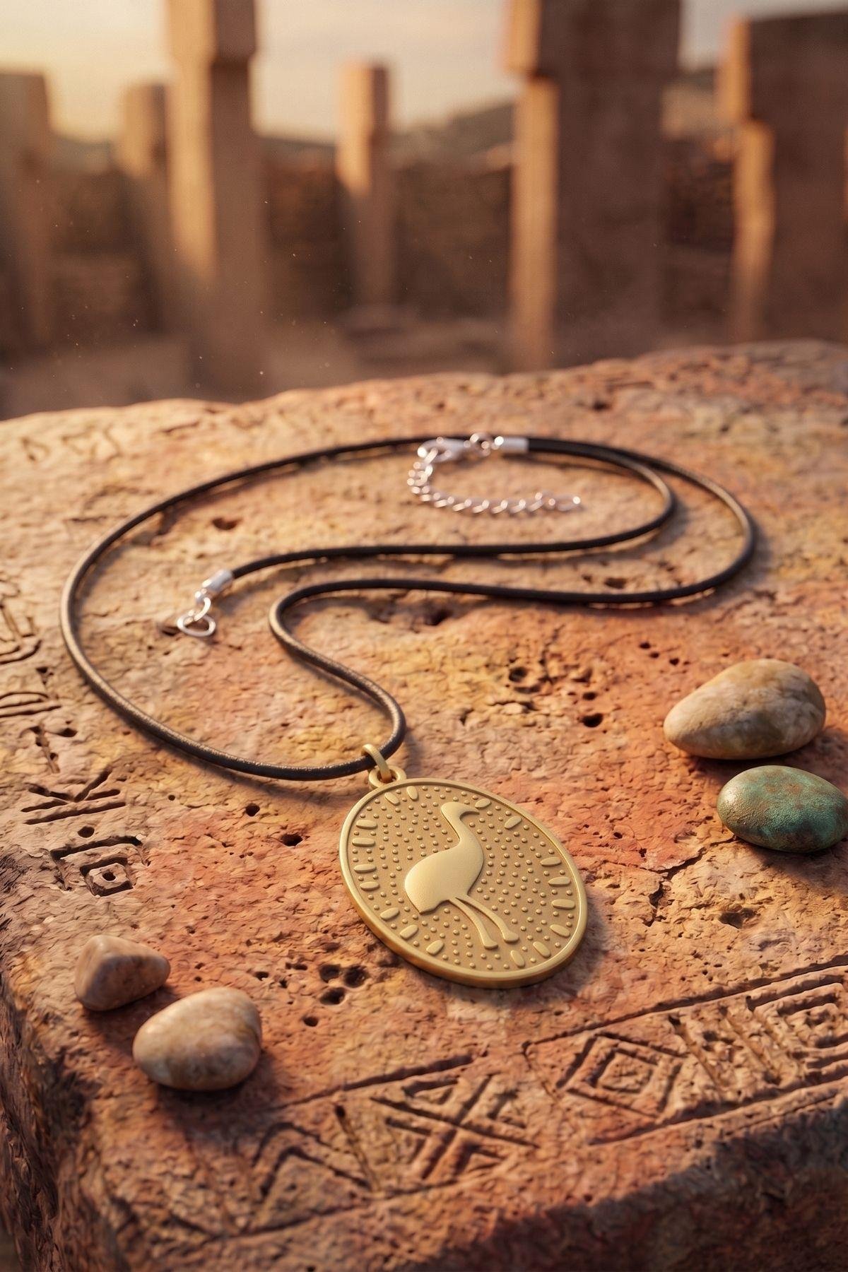 gobeklitepe-koleksiyonu-turna-kusu-925-ayar-gumus-deri-ipli-kolye-67177.jpg